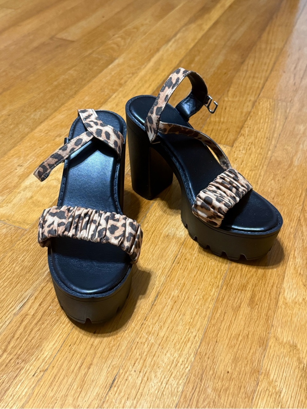 Black cheetah print platform heels sandals (size 6) never worn